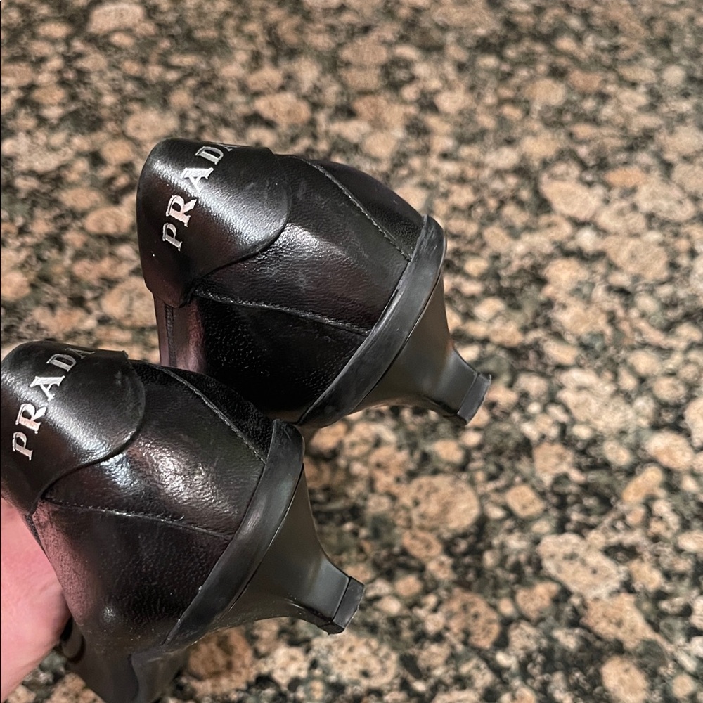 Prada Vintage Elegant Black Leather kitty heels.Mom wore them once. - Picture 4 of 14